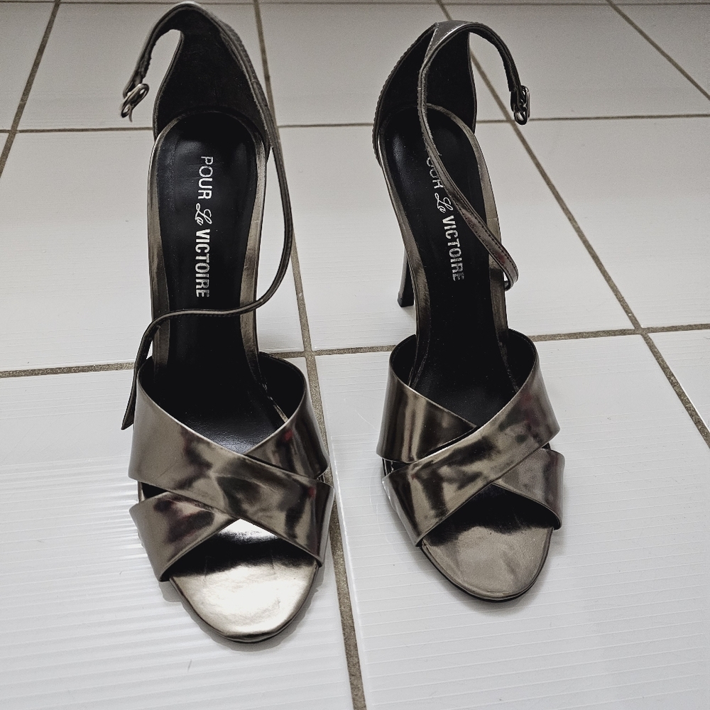 Pour La Victorie Gun Metal Sandals Stiletto Heel Peep Toe, Sz 8.5 EU